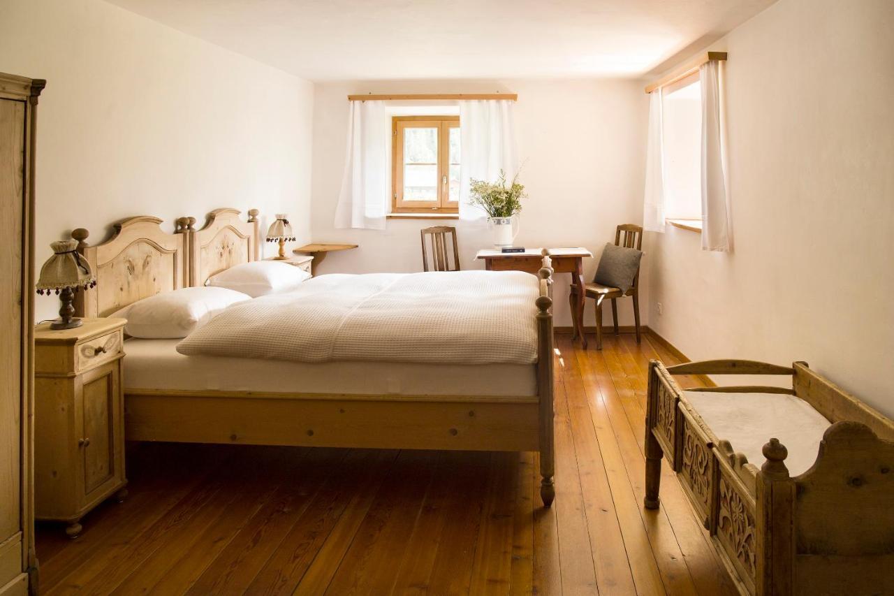 Hotel Chasa Chalavaina Müstair Habitación foto