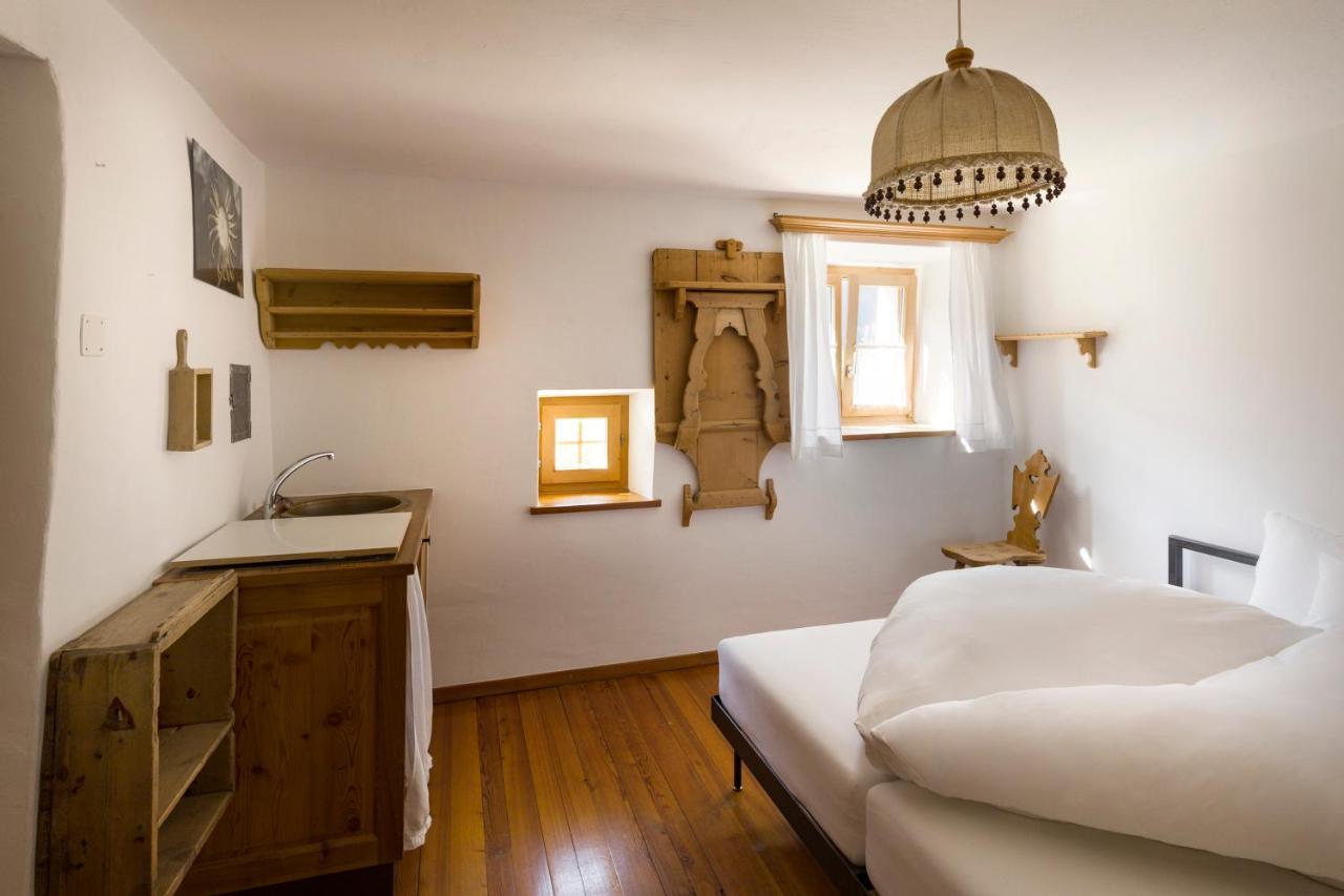 Hotel Chasa Chalavaina Müstair Habitación foto