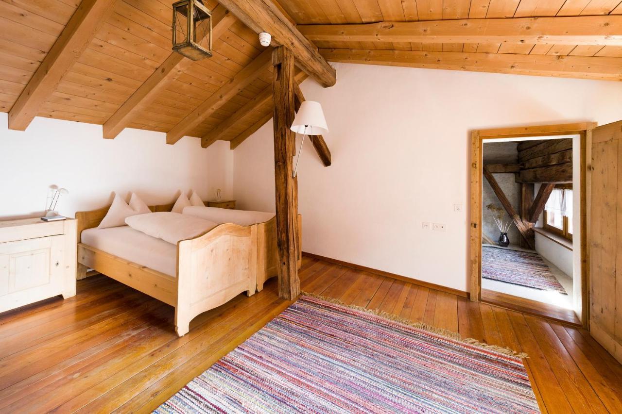 Hotel Chasa Chalavaina Müstair Habitación foto