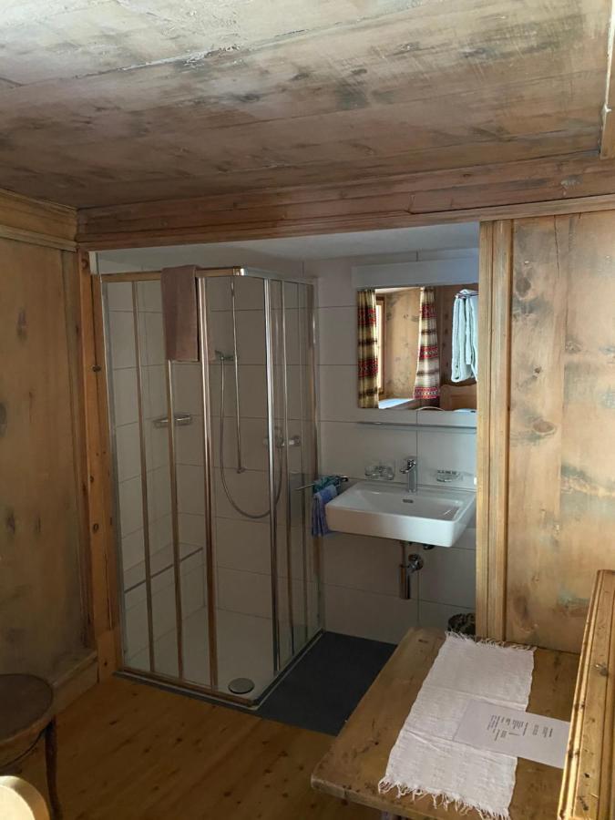 Hotel Chasa Chalavaina Müstair Habitación foto