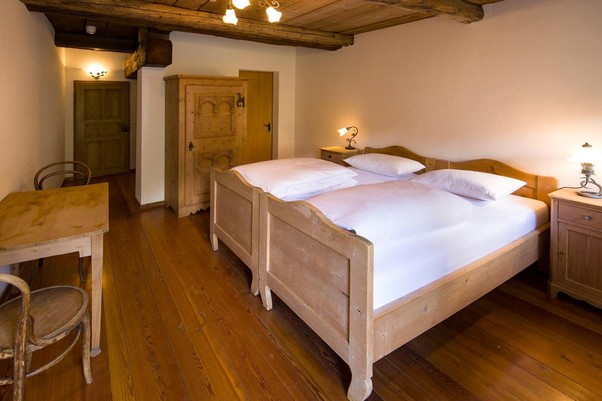 Hotel Chasa Chalavaina Müstair Habitación foto