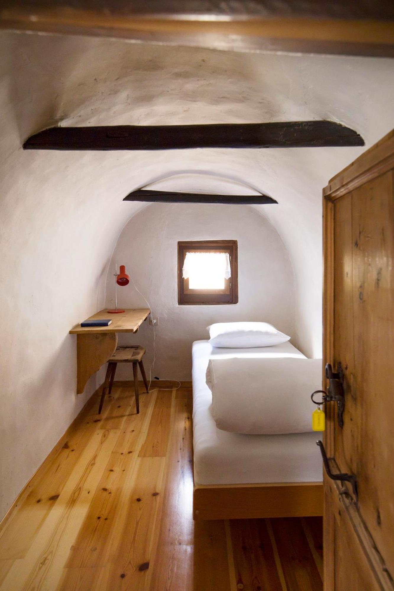 Hotel Chasa Chalavaina Müstair Habitación foto