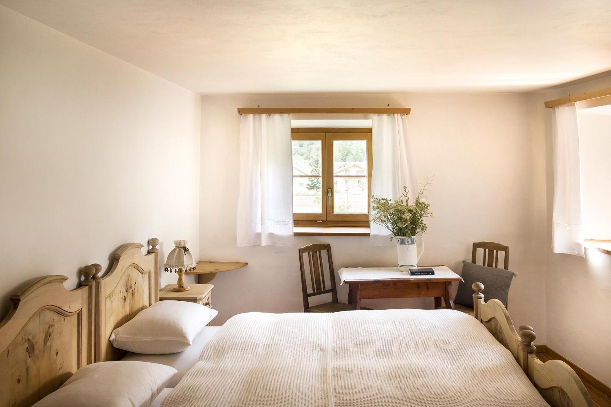 Hotel Chasa Chalavaina Müstair Habitación foto