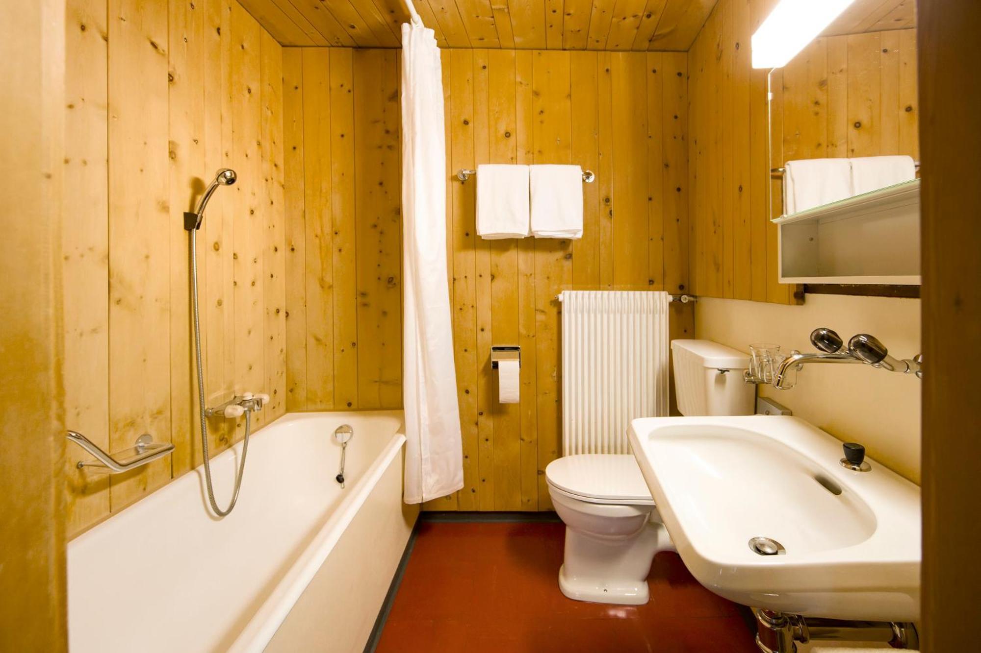 Hotel Chasa Chalavaina Müstair Habitación foto